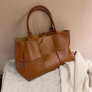 WOVEN TOTE BAG